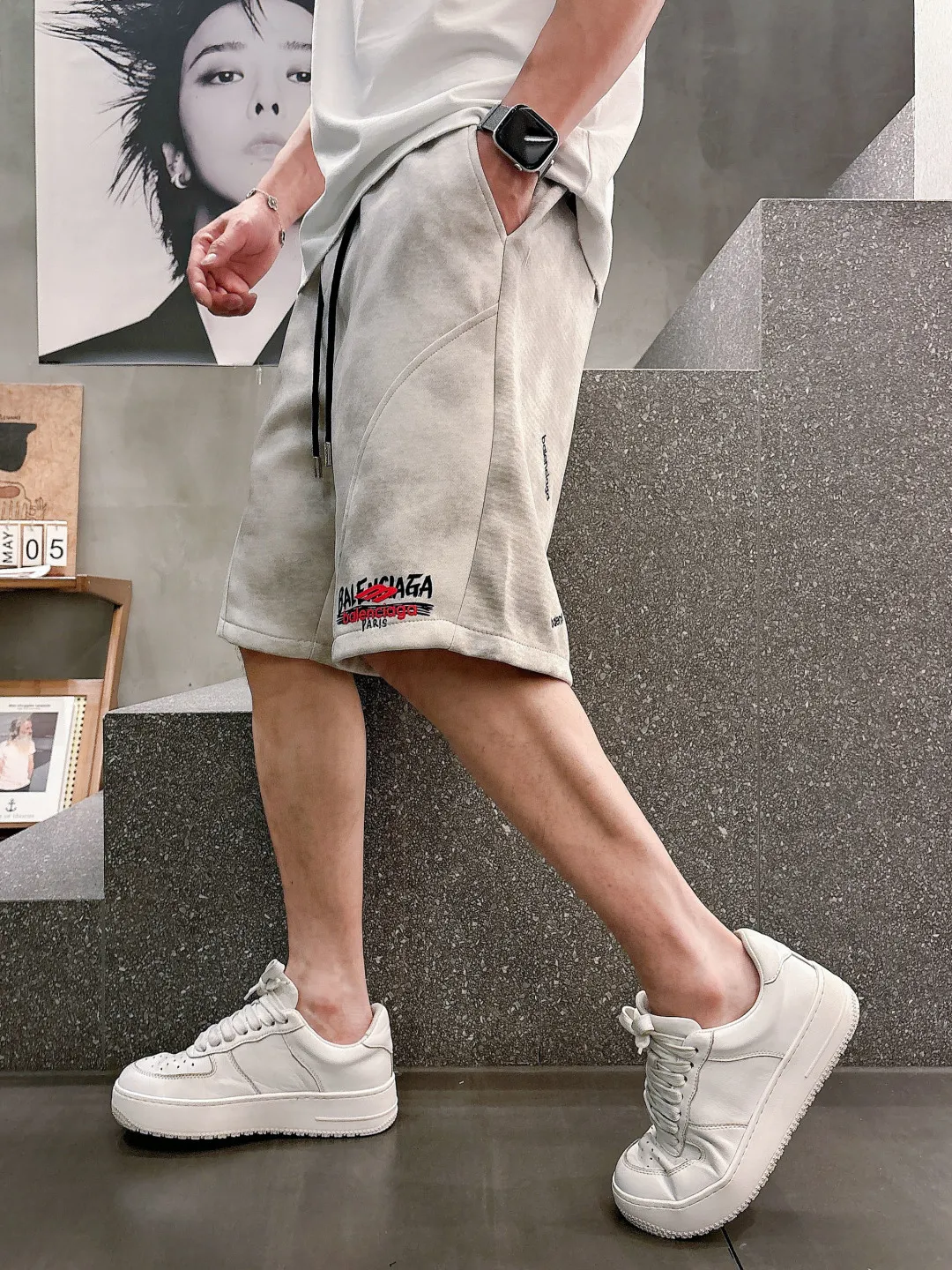 Balenciaga's three-standard complete 2026 summer New Arrival men's casual shorts, advanced custom-made Breathable fabric, Breathable fabric, extremely stretchy and comfortable, impeccable details, top-grade accessories, original logo design concept, delicate and soft feel! The upper body fit is awesome! Size: M-XXXL Please state your height and weight when ordering